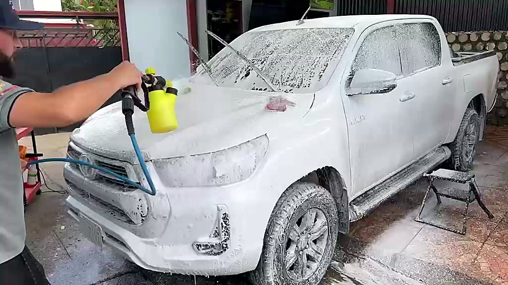 Lavado detallado profesional de pickup a domicilio en San José